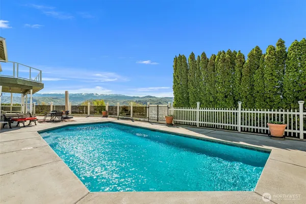 $969,000 | 591 Daniels Drive Northeast, East Wenatchee, WA 98802