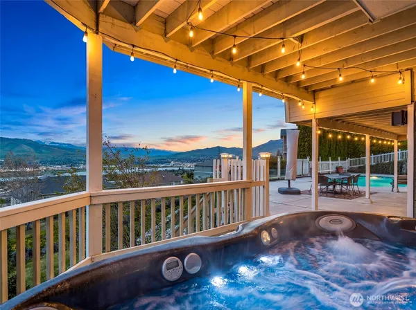 $969,000 | 591 Daniels Drive Northeast, East Wenatchee, WA 98802