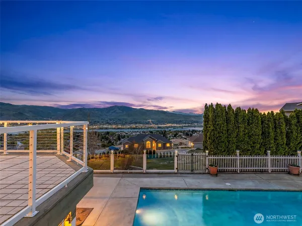 $969,000 | 591 Daniels Drive Northeast, East Wenatchee, WA 98802