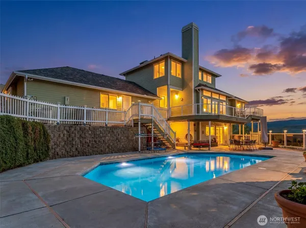 $969,000 | 591 Daniels Drive Northeast, East Wenatchee, WA 98802