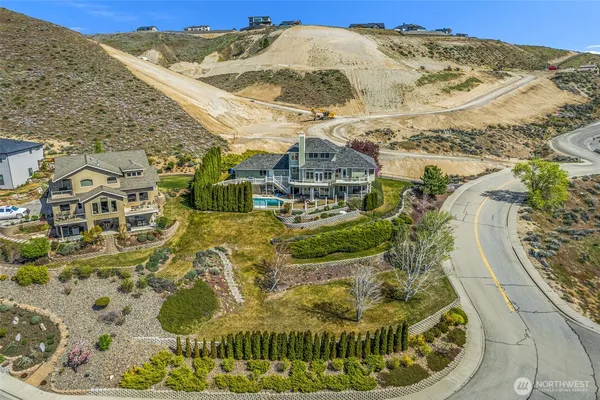 $969,000 | 591 Daniels Drive Northeast, East Wenatchee, WA 98802