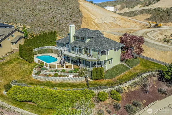 $969,000 | 591 Daniels Drive Northeast, East Wenatchee, WA 98802