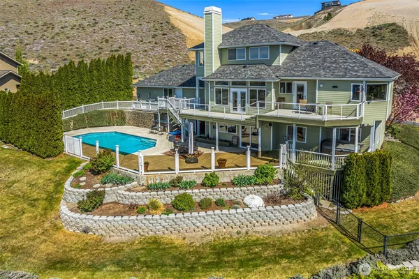 $969,000 | 591 Daniels Drive Northeast, East Wenatchee, WA 98802