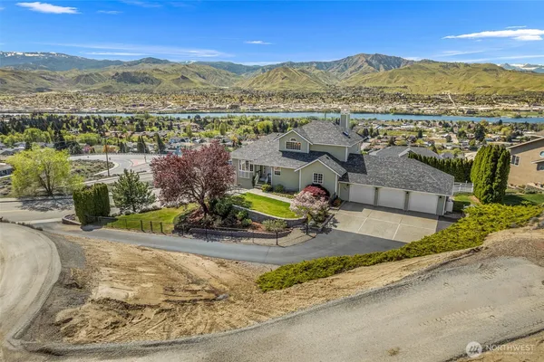 $969,000 | 591 Daniels Drive Northeast, East Wenatchee, WA 98802