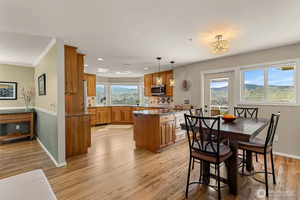 $969,000 | 591 Daniels Drive Northeast, East Wenatchee, WA 98802