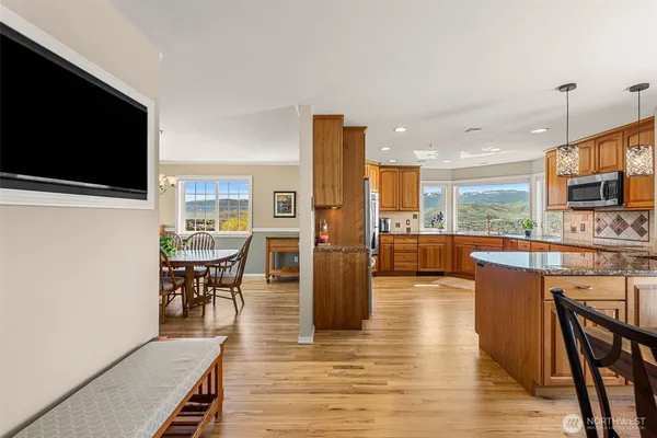 $969,000 | 591 Daniels Drive Northeast, East Wenatchee, WA 98802