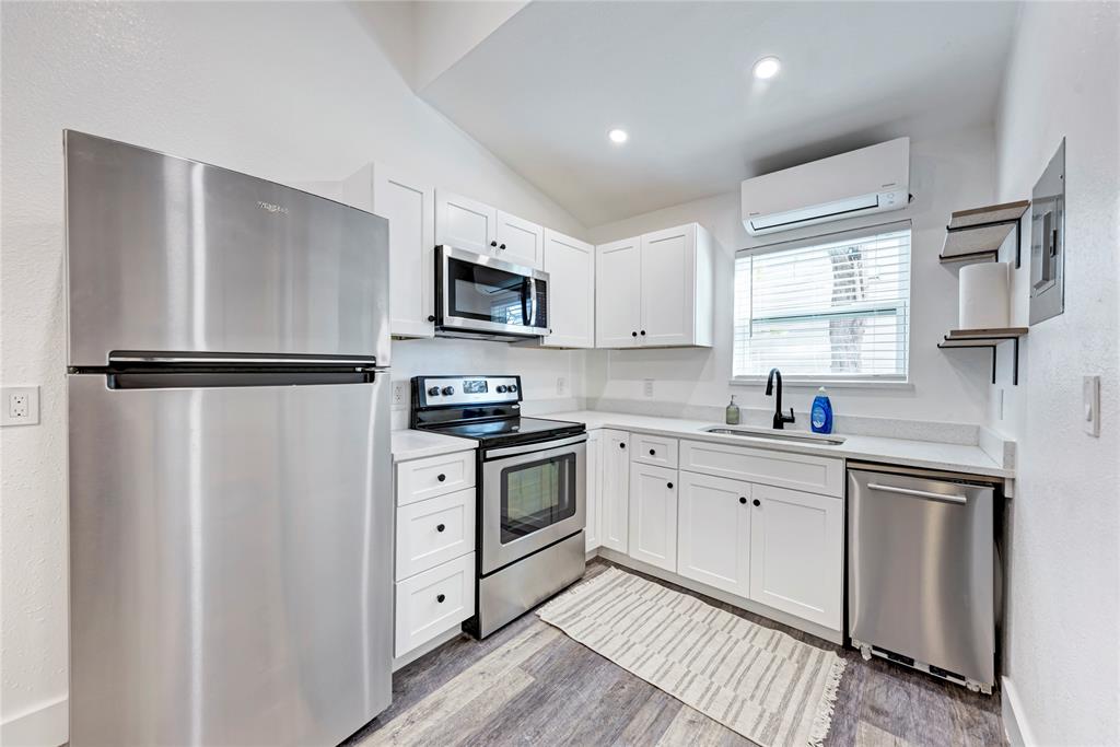 2302 Leon Street, Unit 5 Austin, TX 78705 - Photo 2 of 9