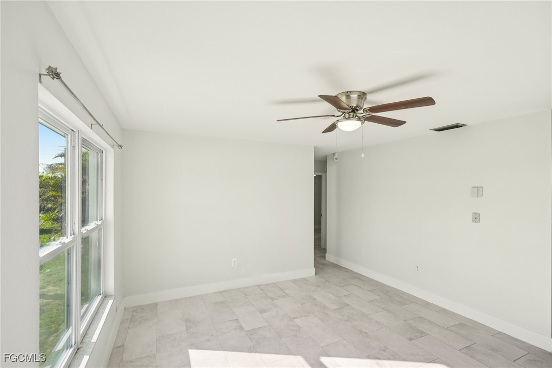 18472 Iris Road Fort Myers, FL 33967 - Photo 4 of 27 a view of a livingroom with a ceiling fan