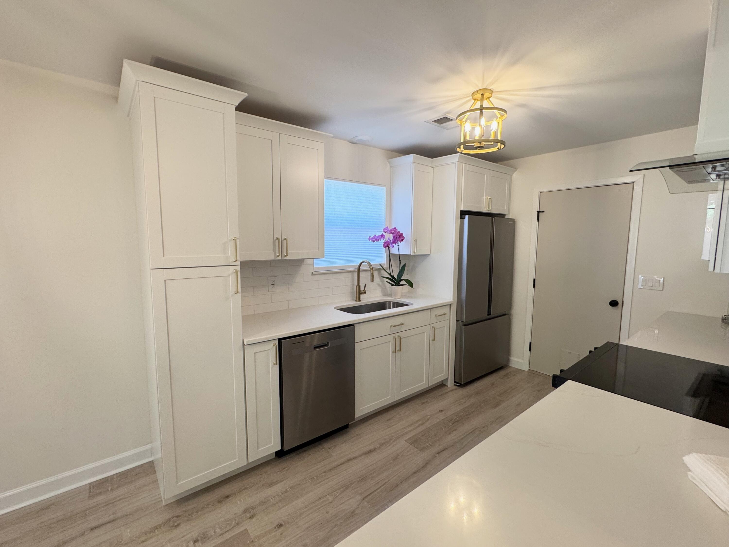 2010 Armory Drive Mount Pleasant, SC 29466 - Photo 6 of 24 IMG_2174