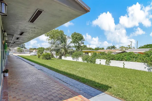 a view of a house with backyard and garden