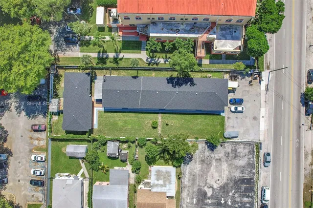 a view of a house with a yard and plants