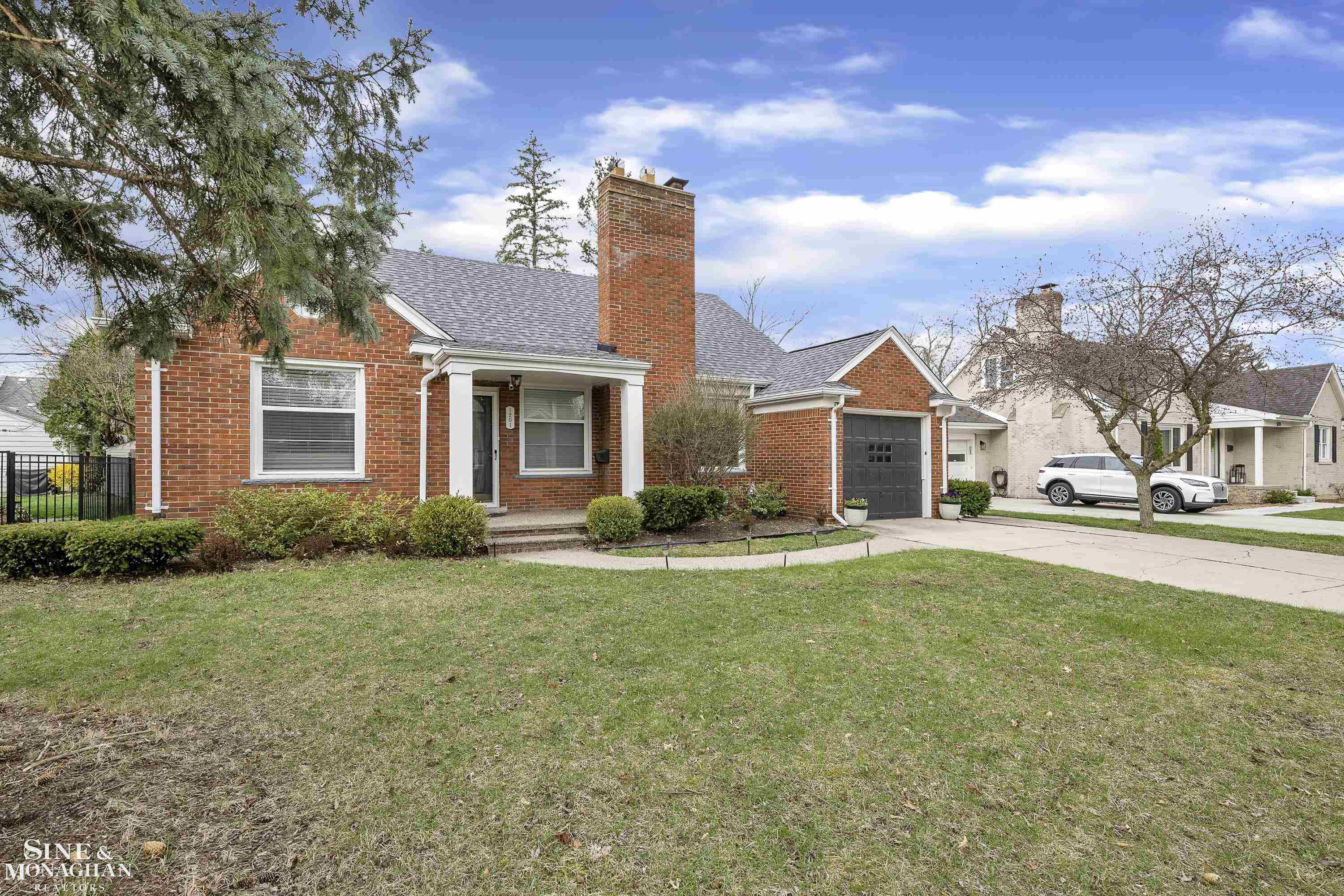 1201 Fairholme Road Grosse Pointe Woods, MI 48236 - Photo 3 of 42
