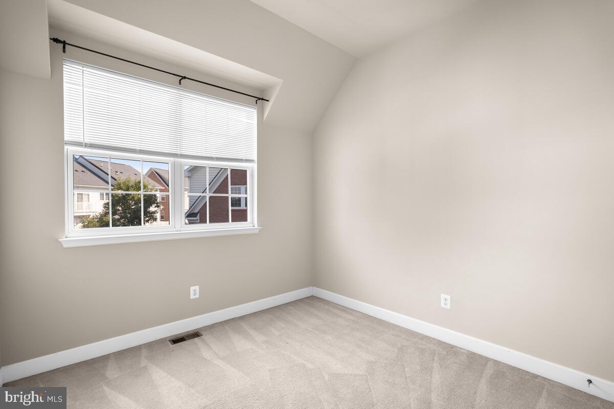 13626 Dover Cliffs Place Germantown, MD 20874 - Photo 23 of 32 an empty room with a window