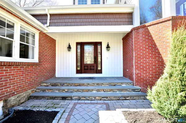 $995,000 | 82 Indian Hill Road, Canton, CT 06019