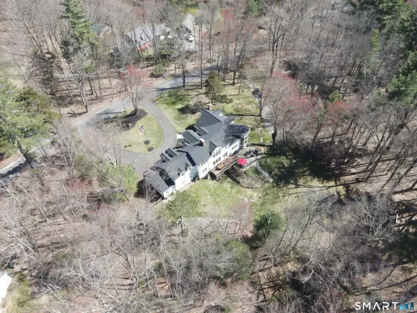 $995,000 | 82 Indian Hill Road, Canton, CT 06019