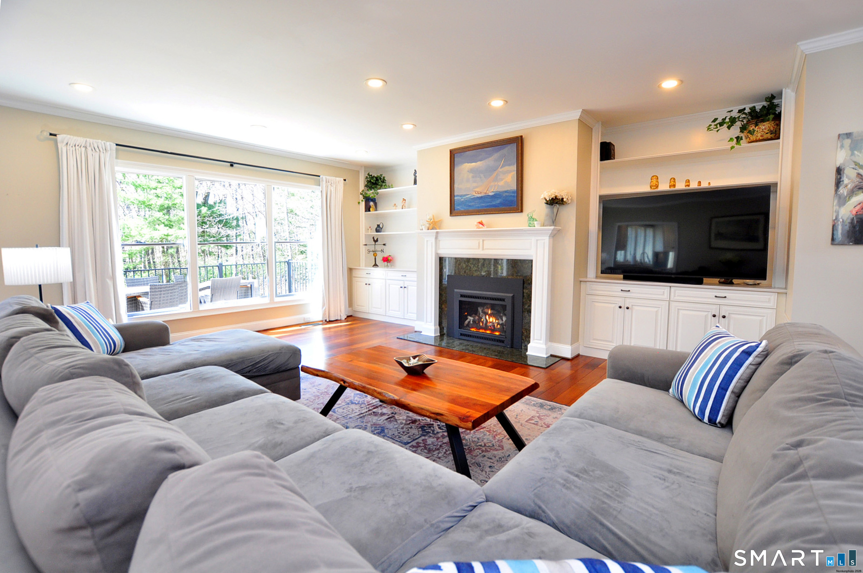 82 Indian Hill Road Canton, CT 06019 - Photo 6 of 41 Spacious gathering room