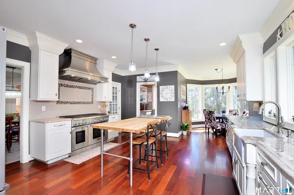 $995,000 | 82 Indian Hill Road, Canton, CT 06019