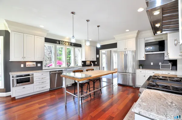 $995,000 | 82 Indian Hill Road, Canton, CT 06019