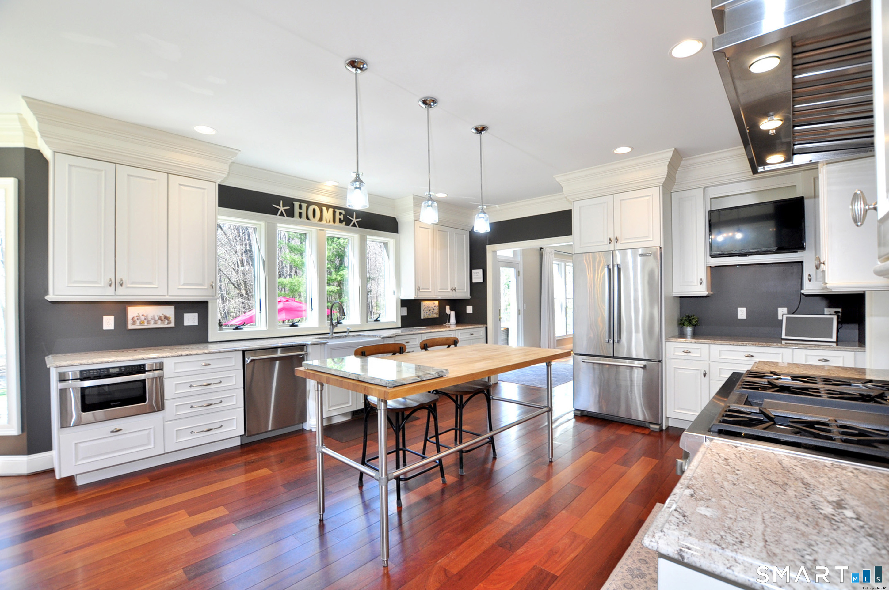 82 Indian Hill Road Canton, CT 06019 - Photo 10 of 41 Large spacious kitchen with beautiful pendant lighting