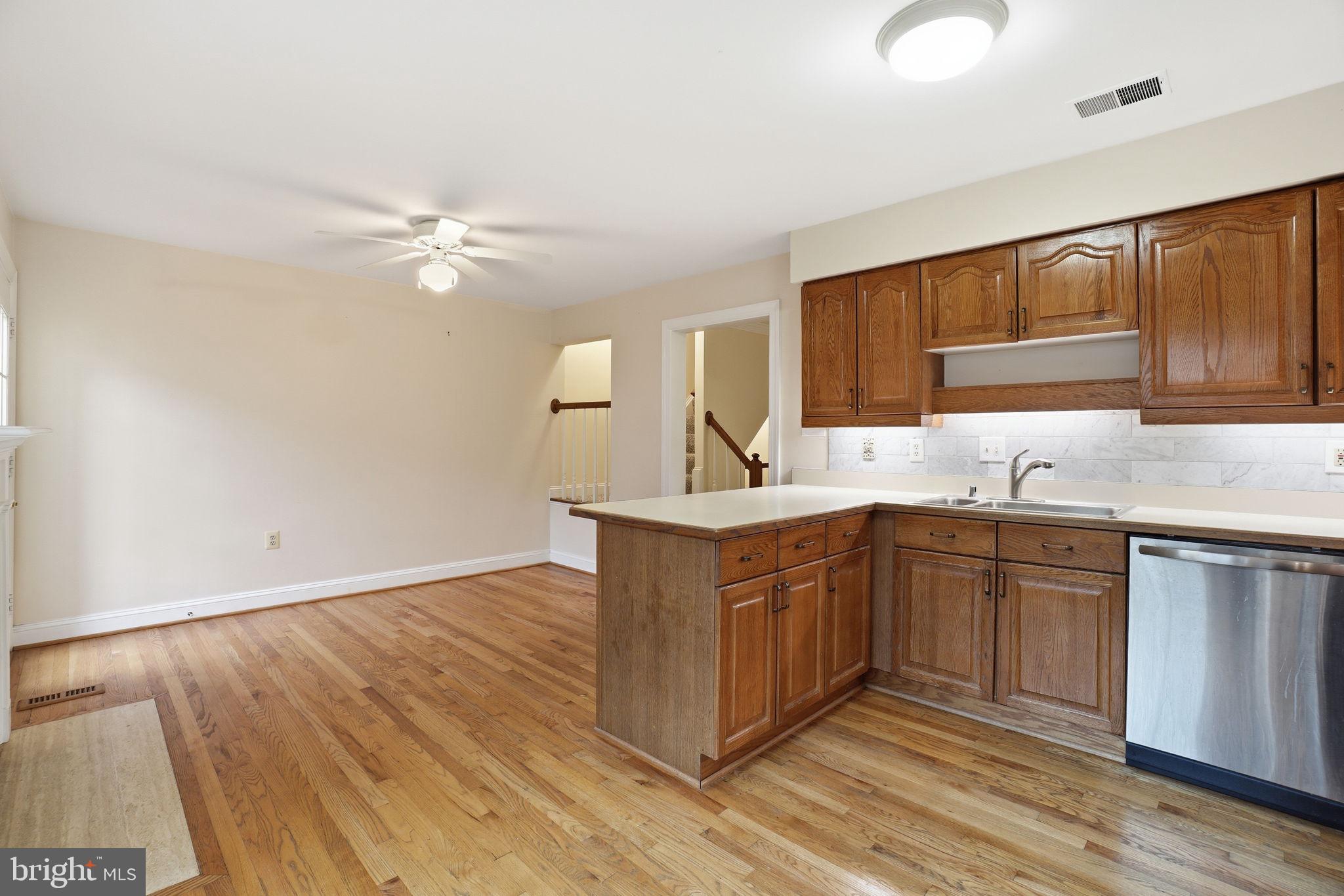 6537 Milva Lane Springfield, VA 22150 - Photo 4 of 30