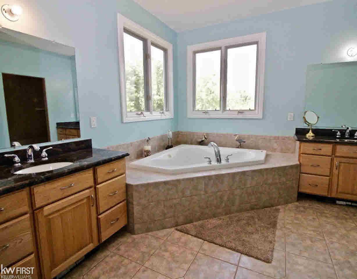 9147 Faussett Road Fenton, MI 48430 - Photo 39 of 58 21340961-38.JPG