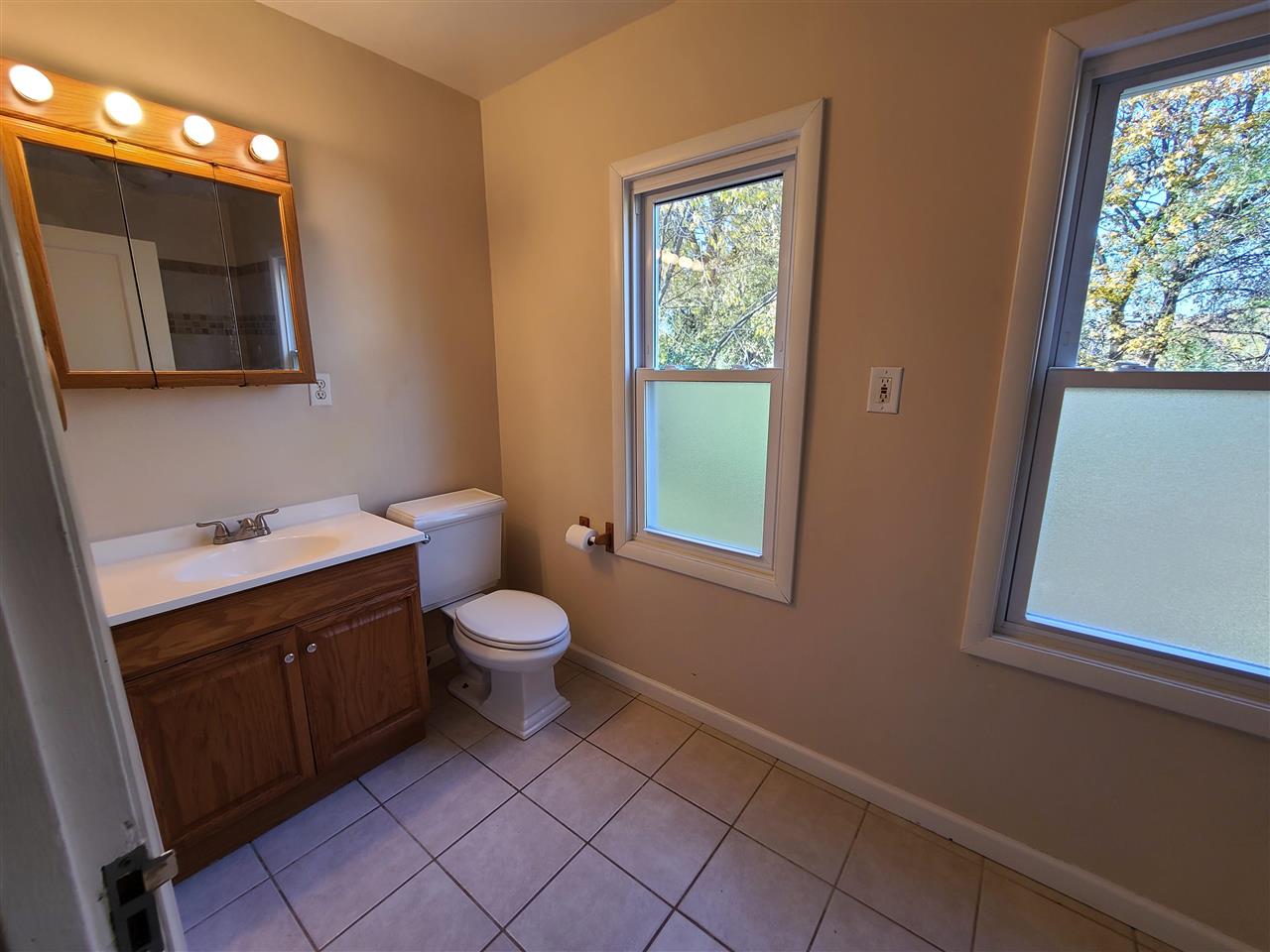 2602 Miller Road Flint, MI 48503 - Photo 46 of 58 Main Bath