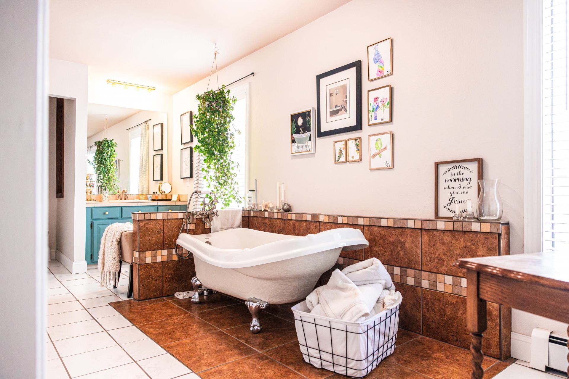 2619 H Road Grand Junction, CO 81506 - Photo 34 of 39 a living room with furniture and a large window