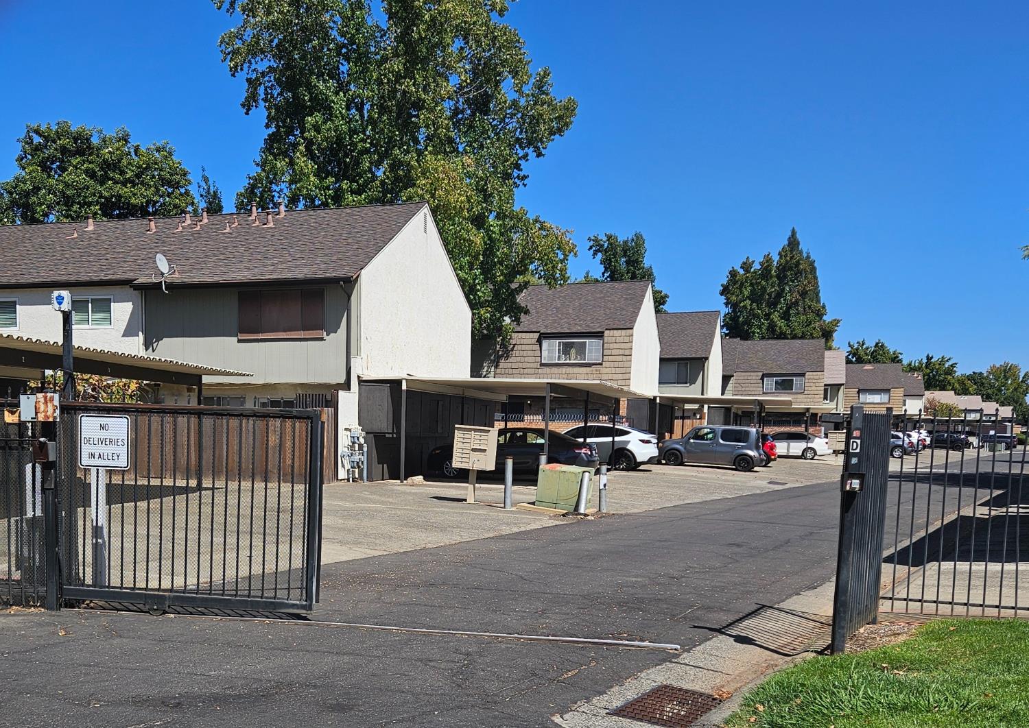 10861 Coloma Road, Unit 4 Rancho Cordova, CA 95670 - Photo 33 of 44 Gallery Image 33