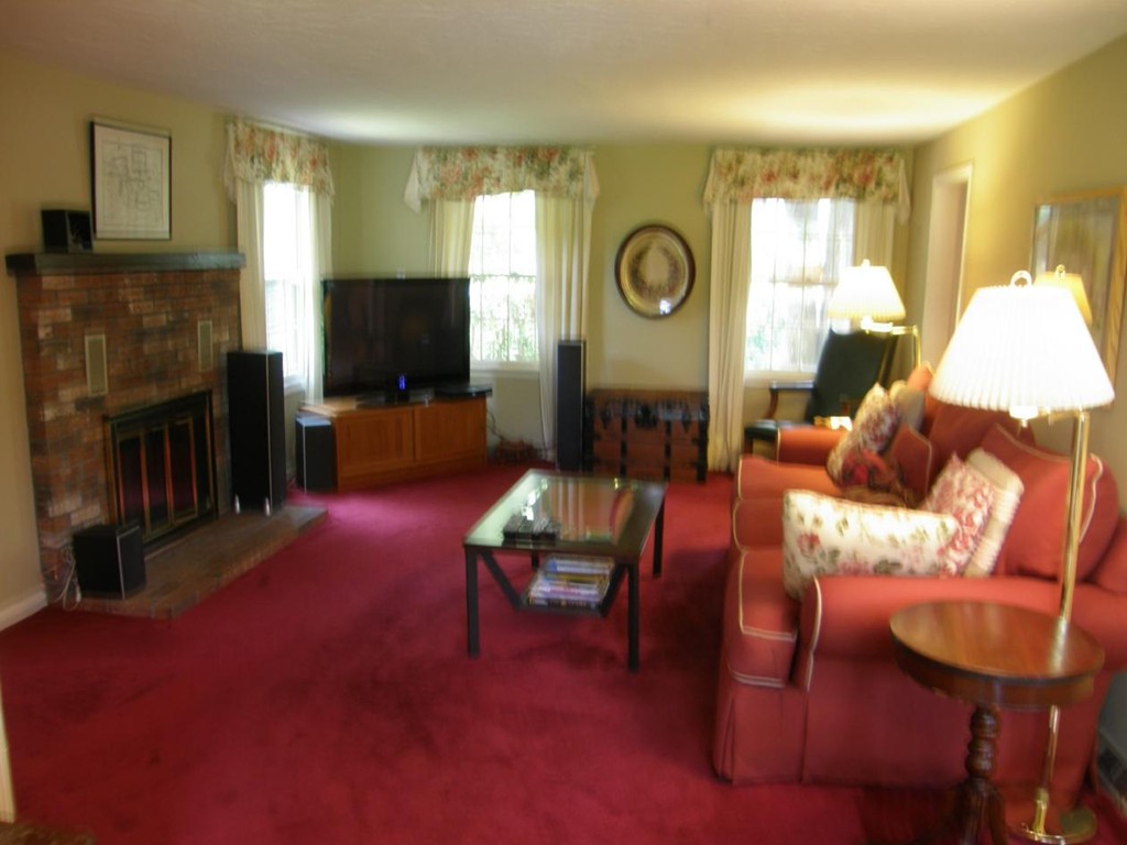 8 Flintlock Lane Canton, MA 02021 - Photo 2 of 11 Gallery Image 2