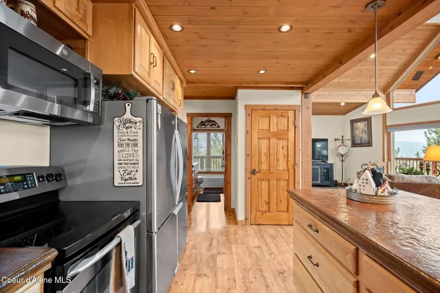 $1,545,000 | 2094 East Driftwood Heights Drive, Harrison, ID 83833