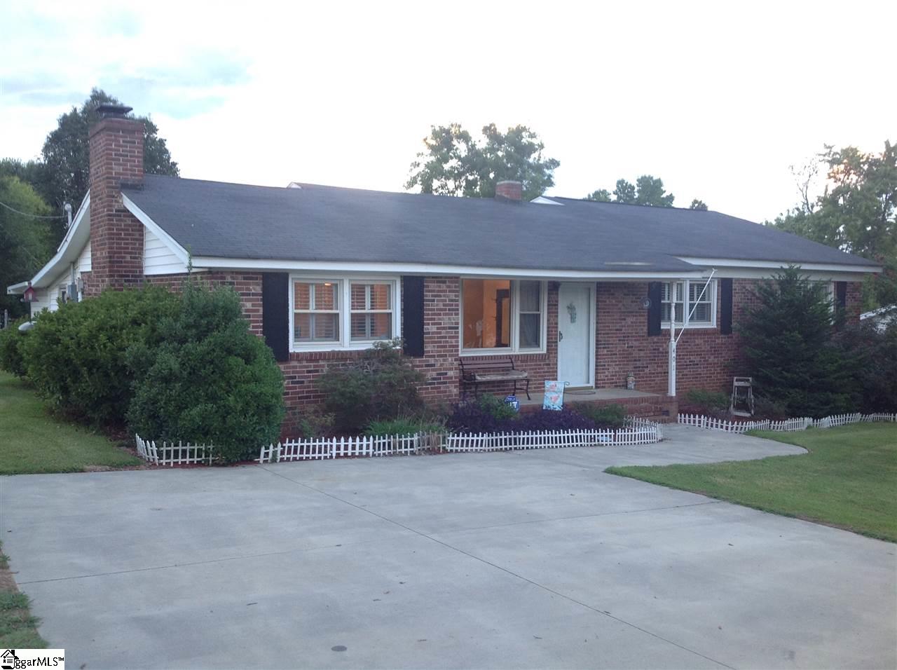 401 Garrett Street Fountain Inn, SC 29644 - Photo 4 of 23 Gallery Image 4