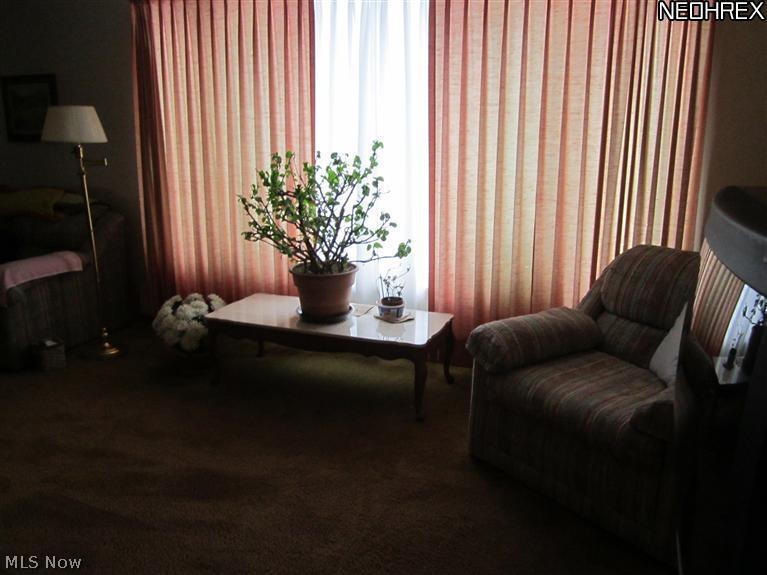 4746 Roadoan Road Cleveland, OH 44144 - Photo 4 of 15 Living Room