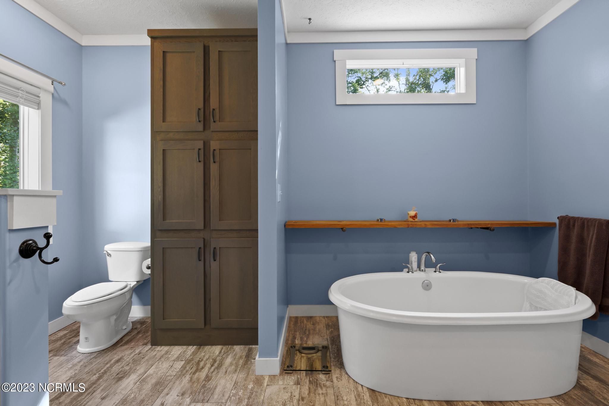 107 A Colbert Lane Hampstead, NC 28443 - Photo 26 of 32 Soaking Tub in Master Bathroom