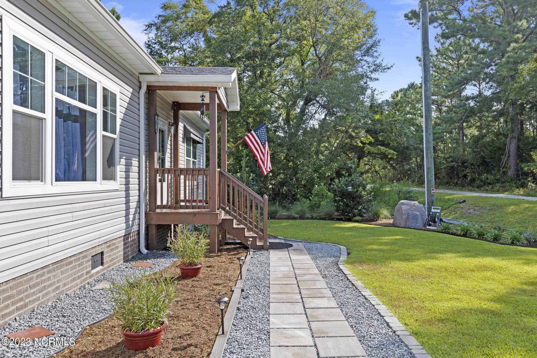107 A Colbert Lane Hampstead, NC 28443 - Photo 3 of 32 Front Walkway