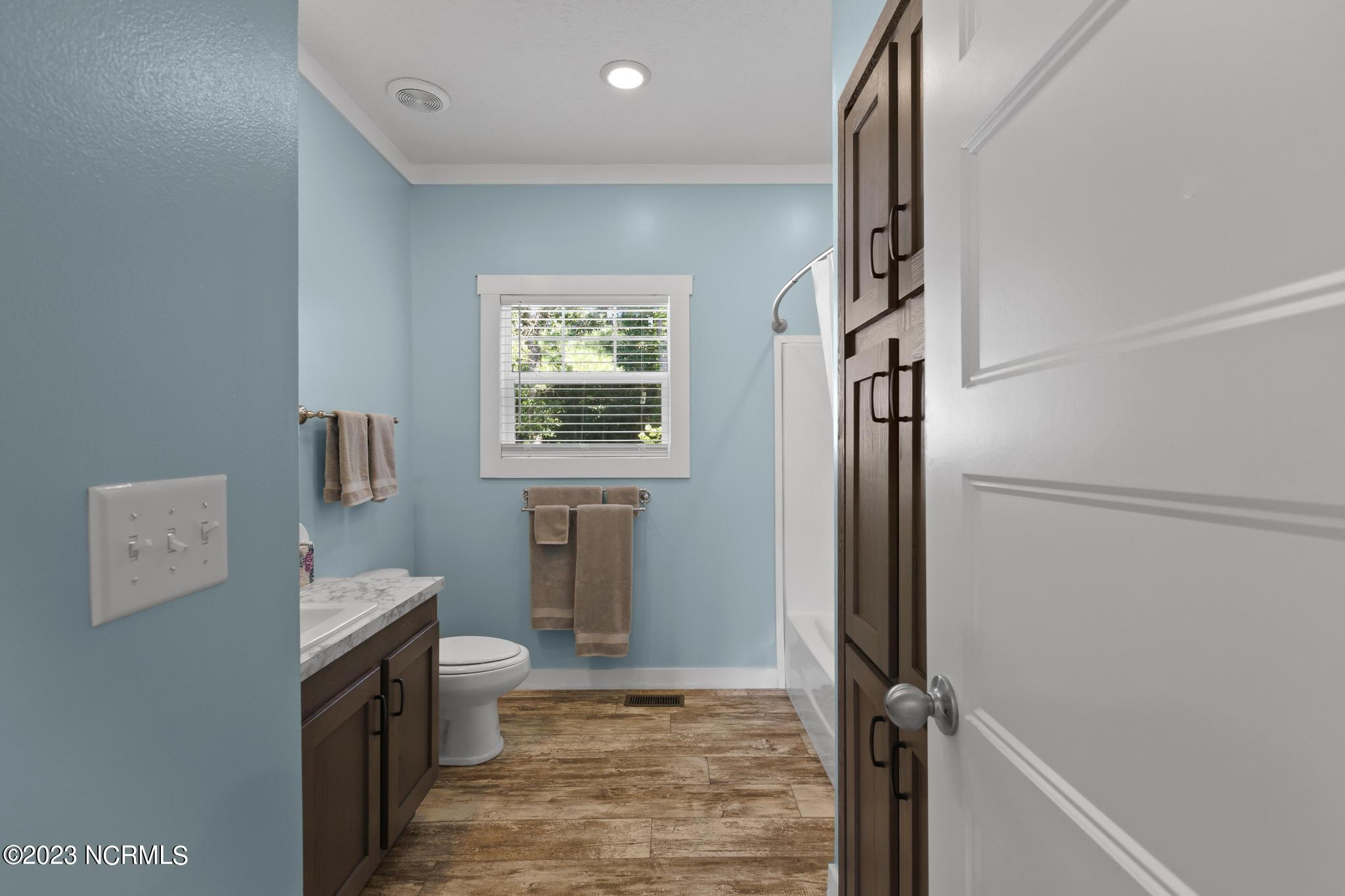 107 A Colbert Lane Hampstead, NC 28443 - Photo 6 of 32 Spacious Full Bathroom