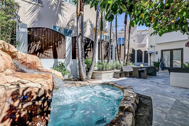 $6,000,000 | 719 11th Street, Manhattan Beach, CA 90266
