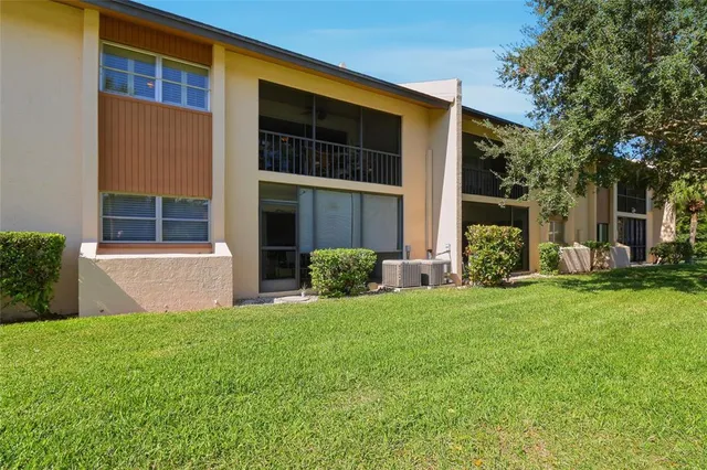 a view of house with front yard