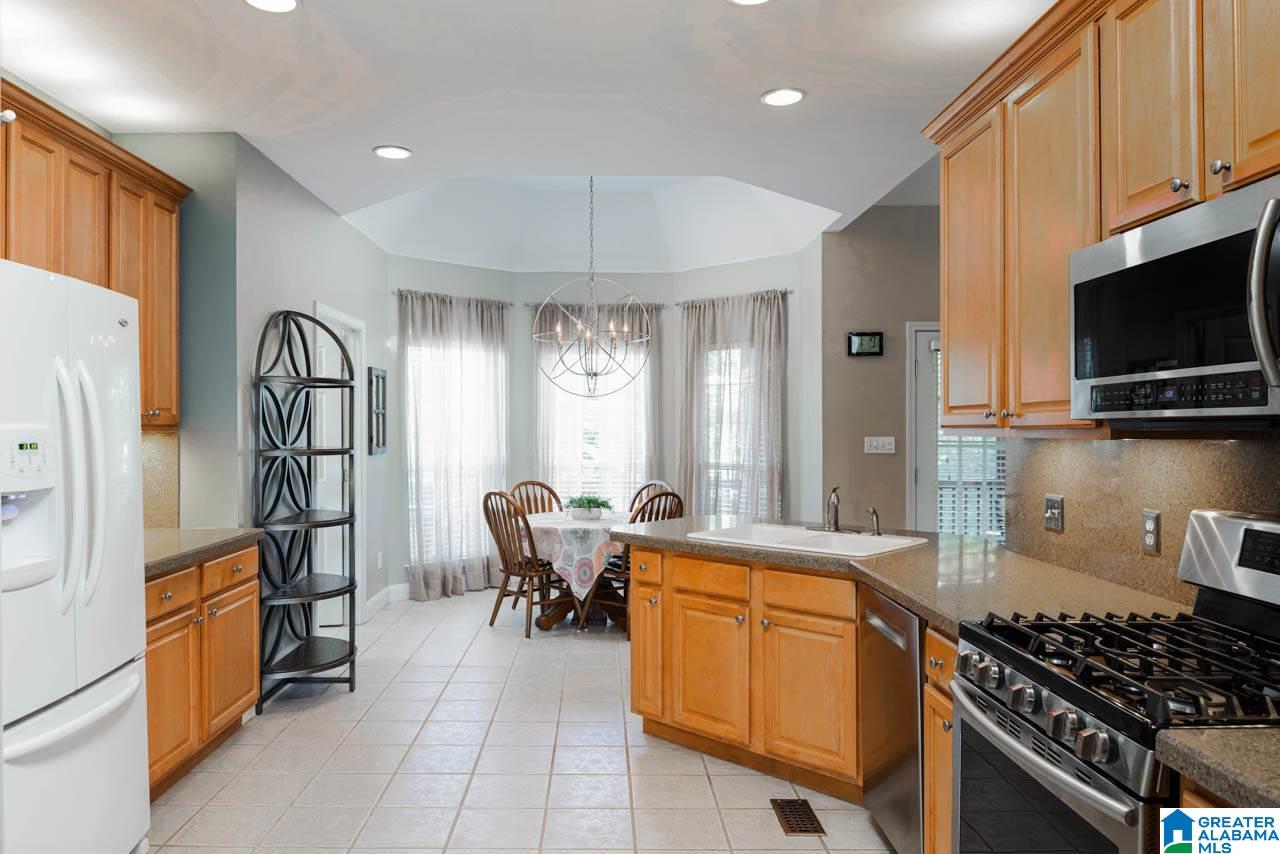 2120 North Grande View Lane Alabaster, AL 35114 - Photo 2 of 40
