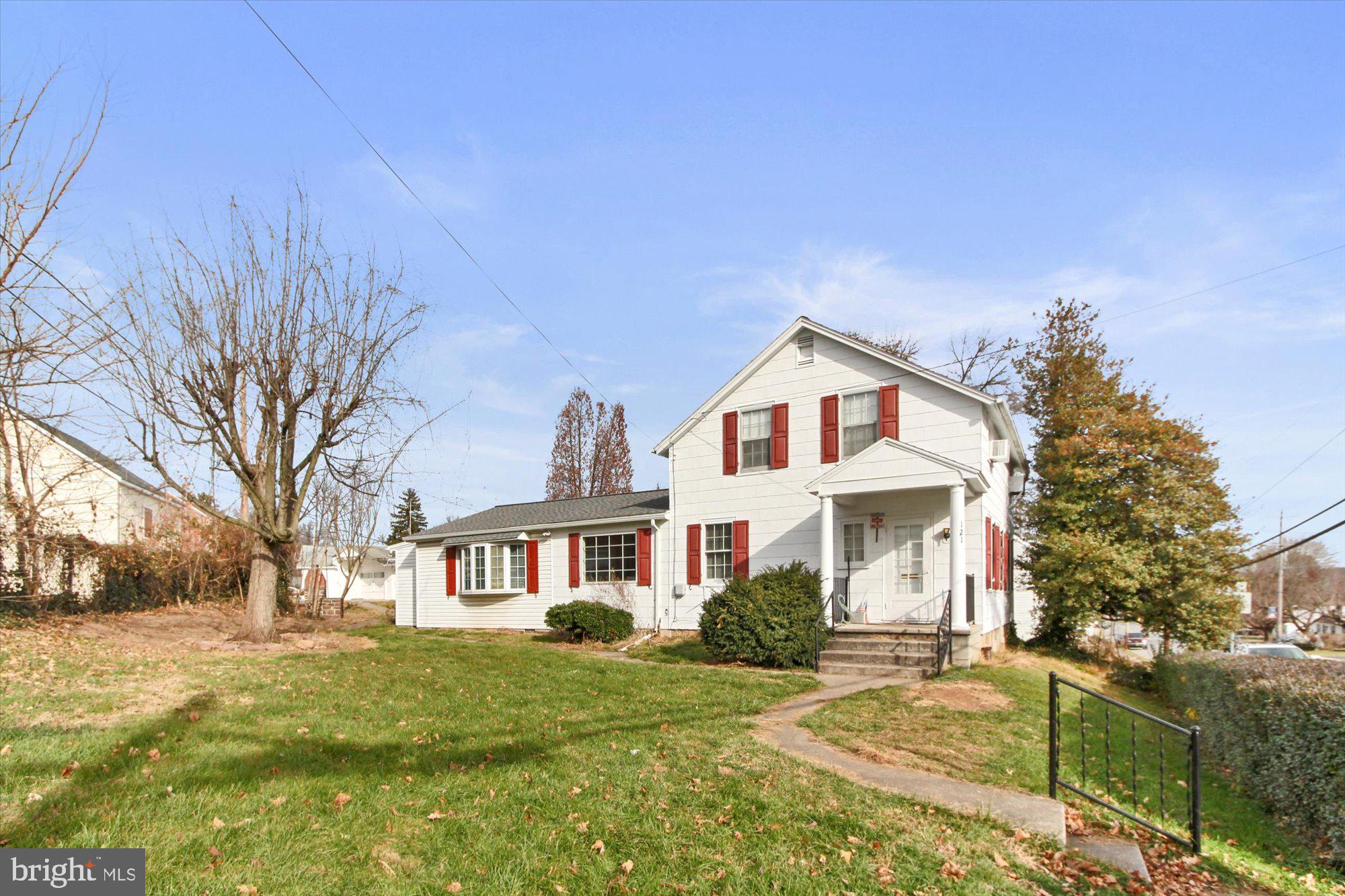 121 Maple Street Manchester, PA 17345 - Photo 2 of 21 Gallery Image 2