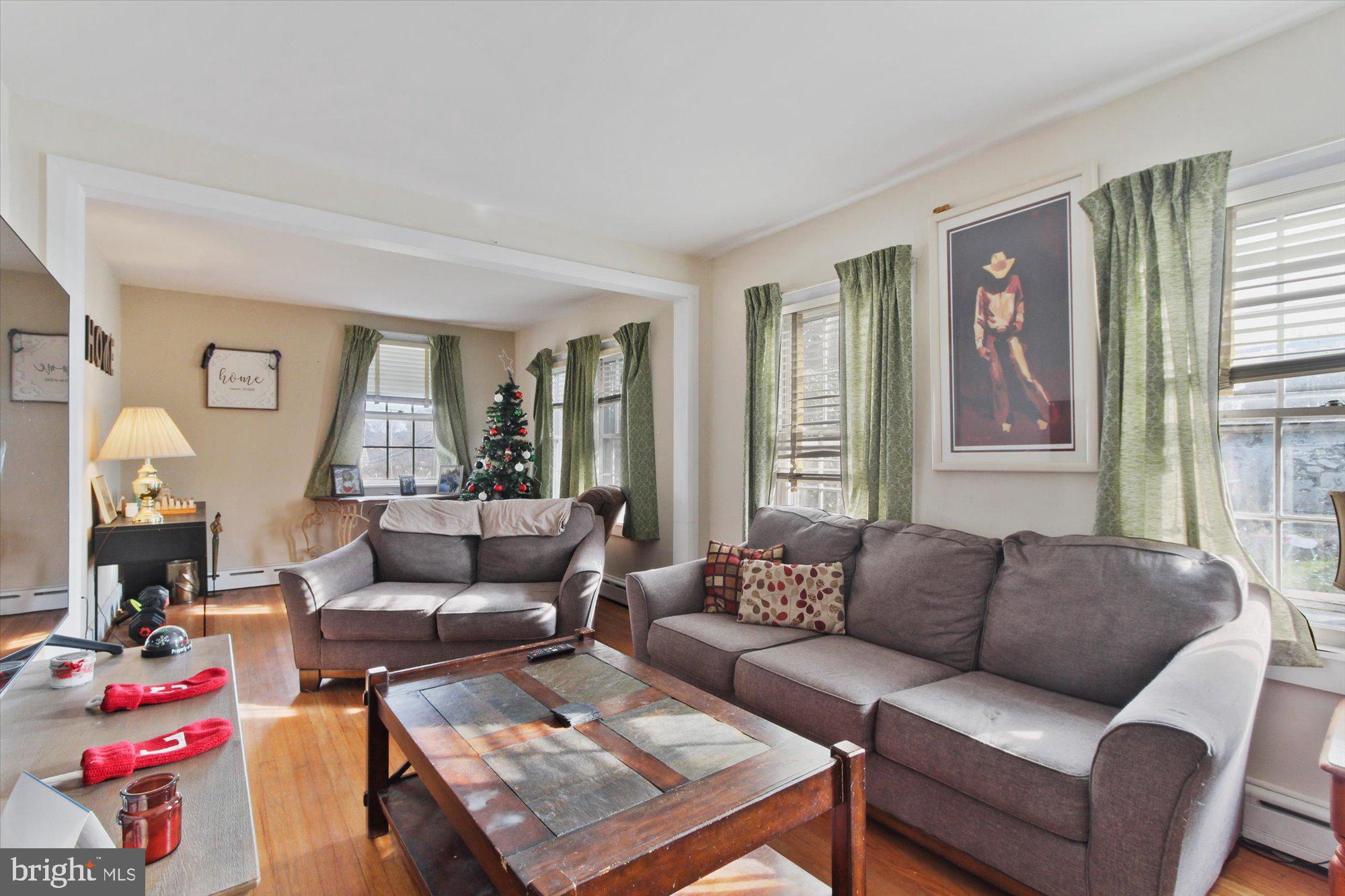 121 Maple Street Manchester, PA 17345 - Photo 3 of 21 Gallery Image 3