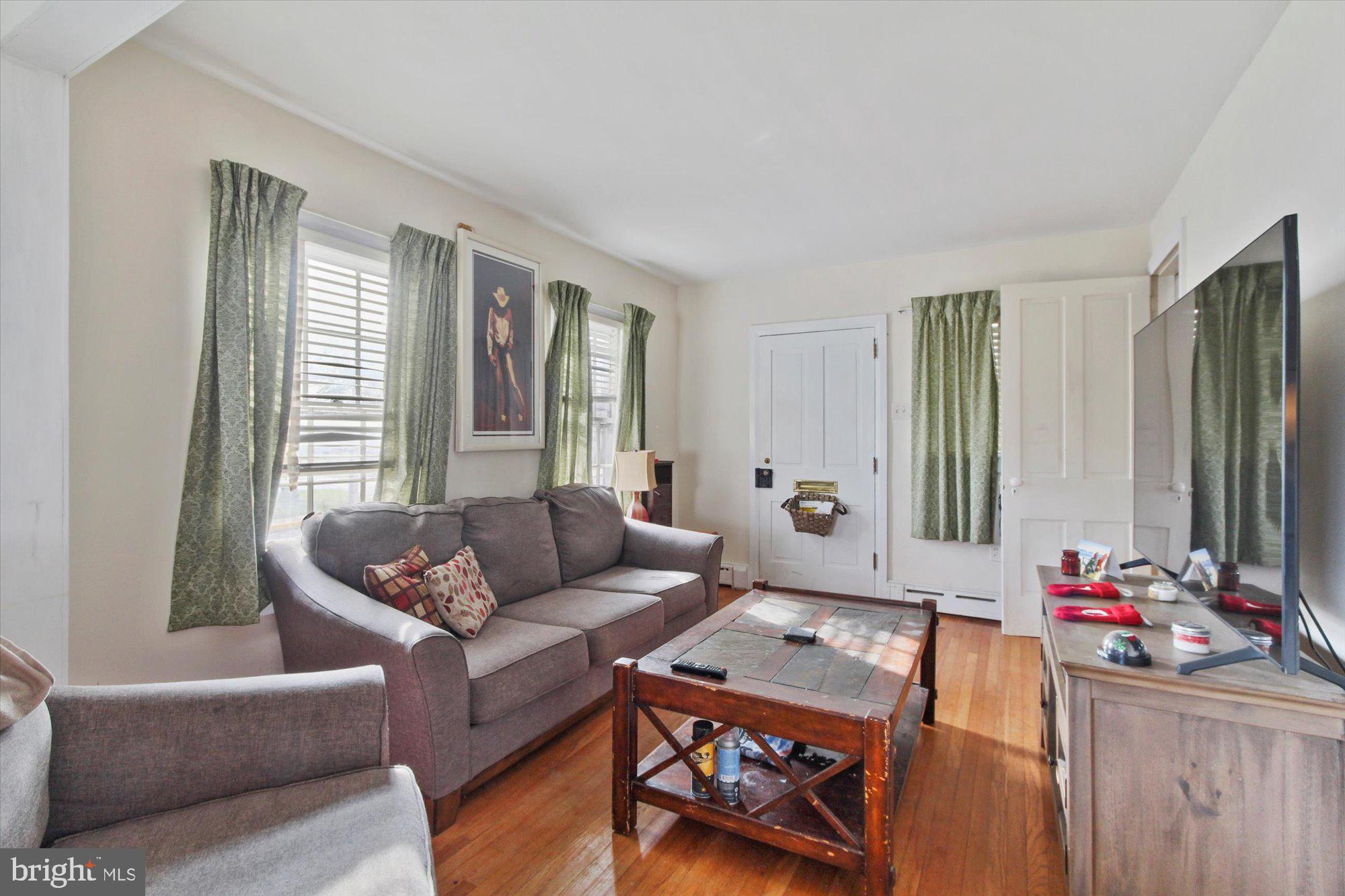 121 Maple Street Manchester, PA 17345 - Photo 4 of 21 Gallery Image 4