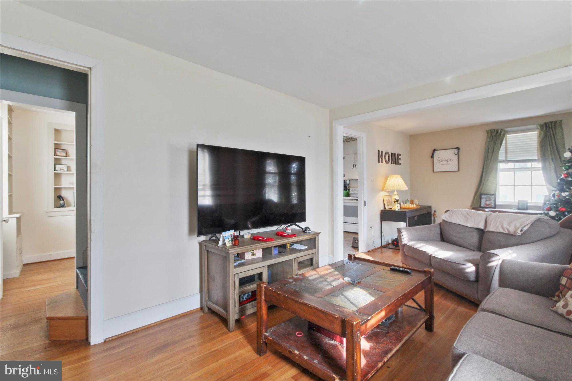 121 Maple Street Manchester, PA 17345 - Photo 5 of 21 Gallery Image 5