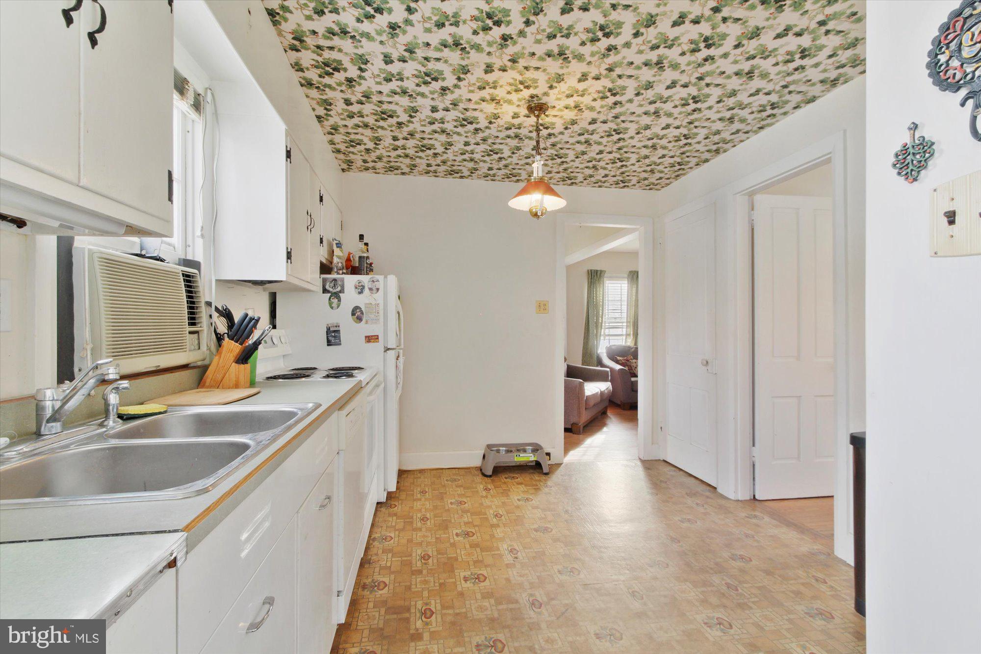 121 Maple Street Manchester, PA 17345 - Photo 7 of 21 Gallery Image 7