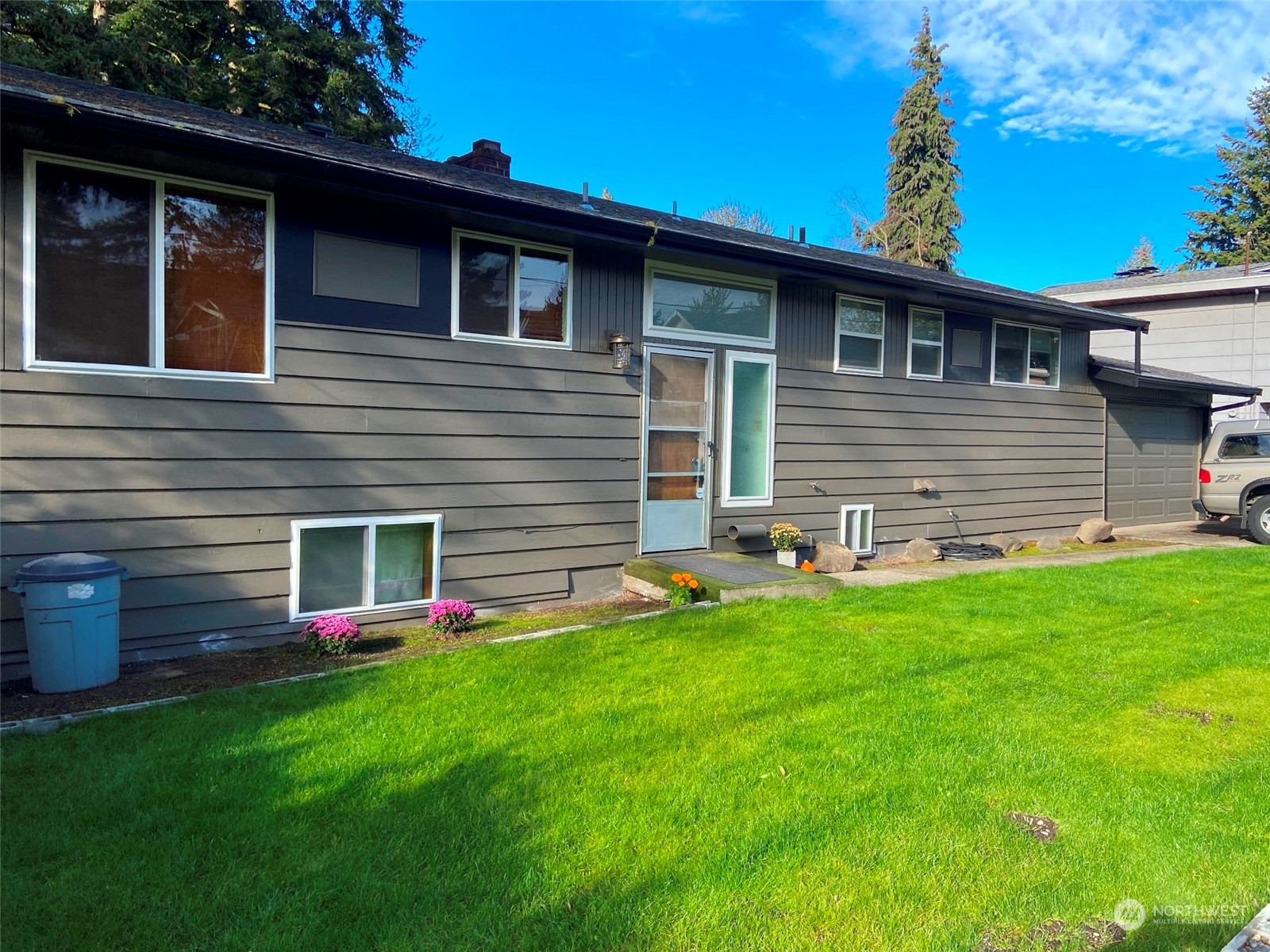 12733 2nd Avenue Southwest Burien, WA 98146 - Photo 2 of 27 a front view of house with yard
