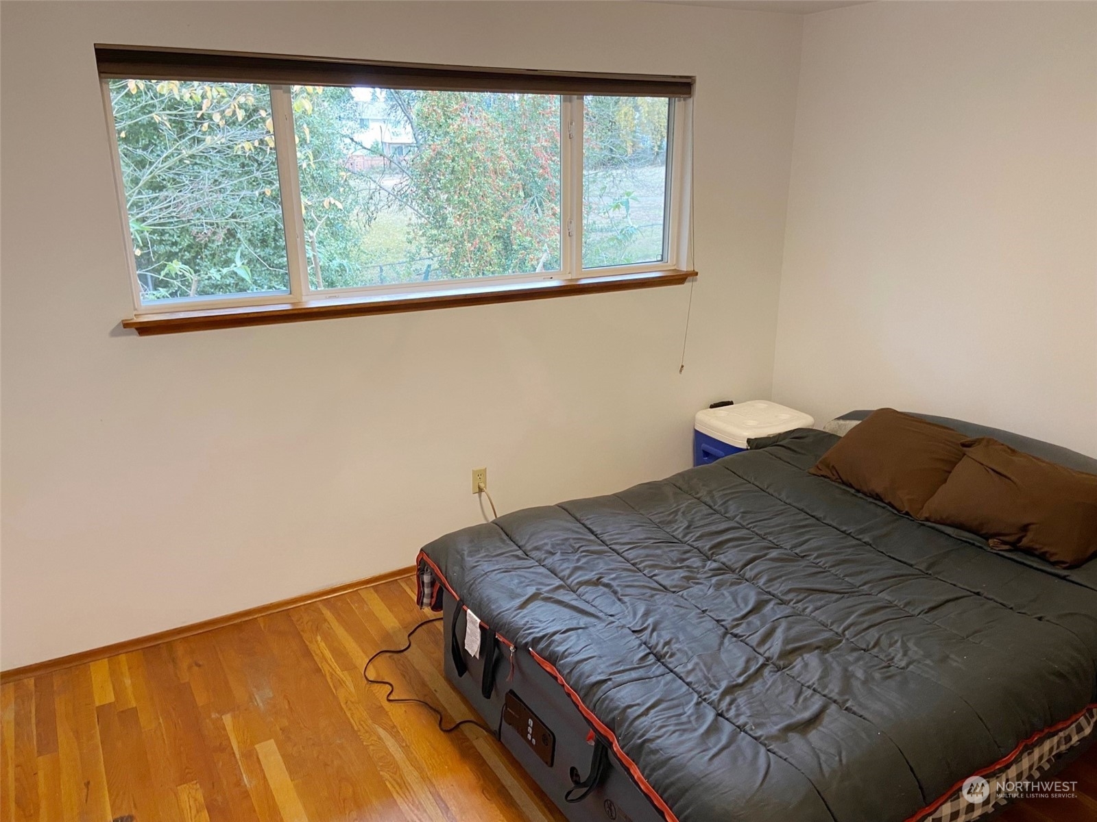12733 2nd Avenue Southwest Burien, WA 98146 - Photo 10 of 27 a bedroom with a bed and a window