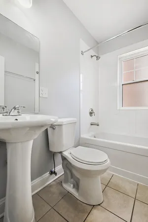 $2,123 | 7724 North Ashland Avenue, Unit F2, Chicago, IL 60626