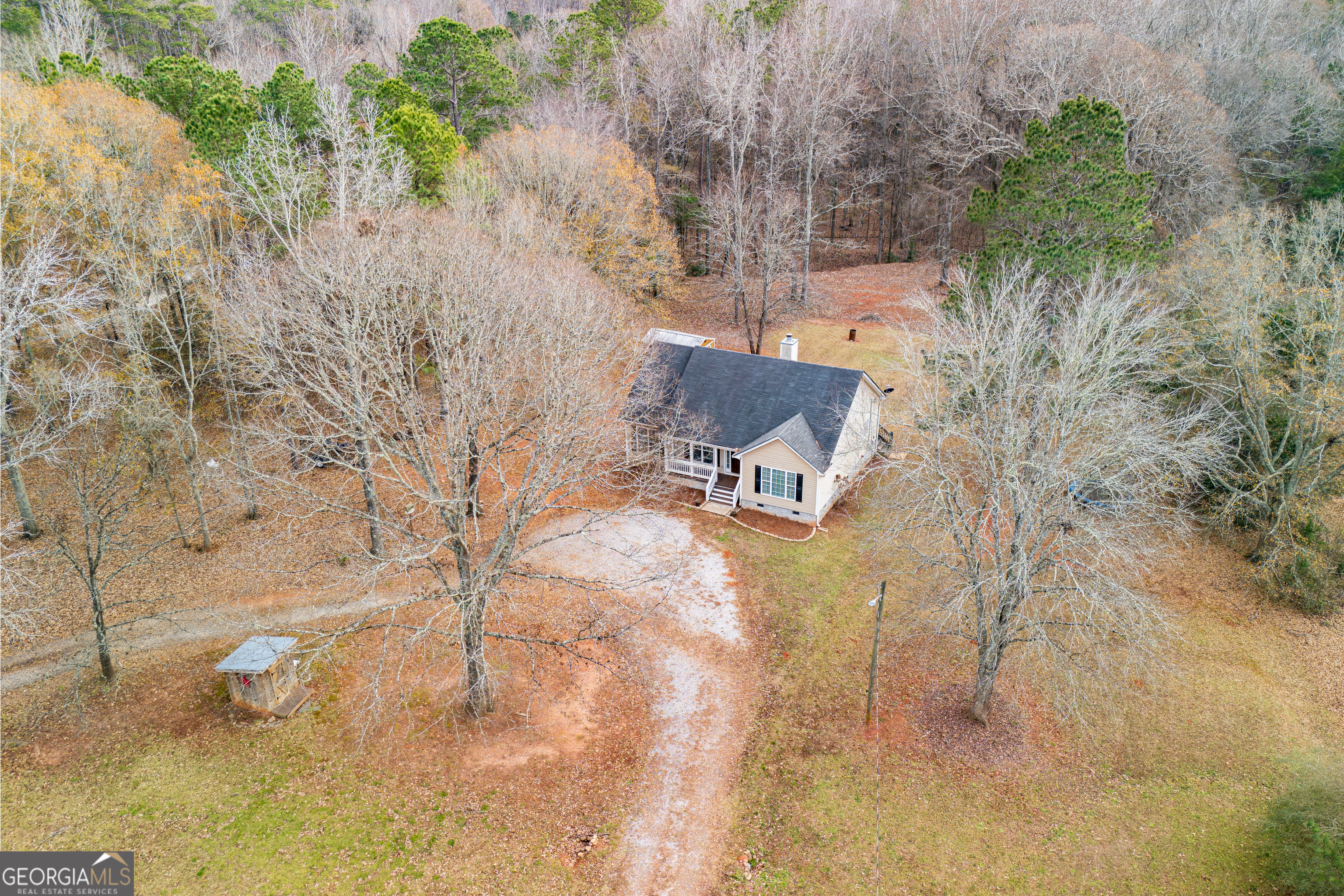 171 Hunter Road Griffin, GA 30224 - Photo 13 of 31 a backyard of a house with table and chairs