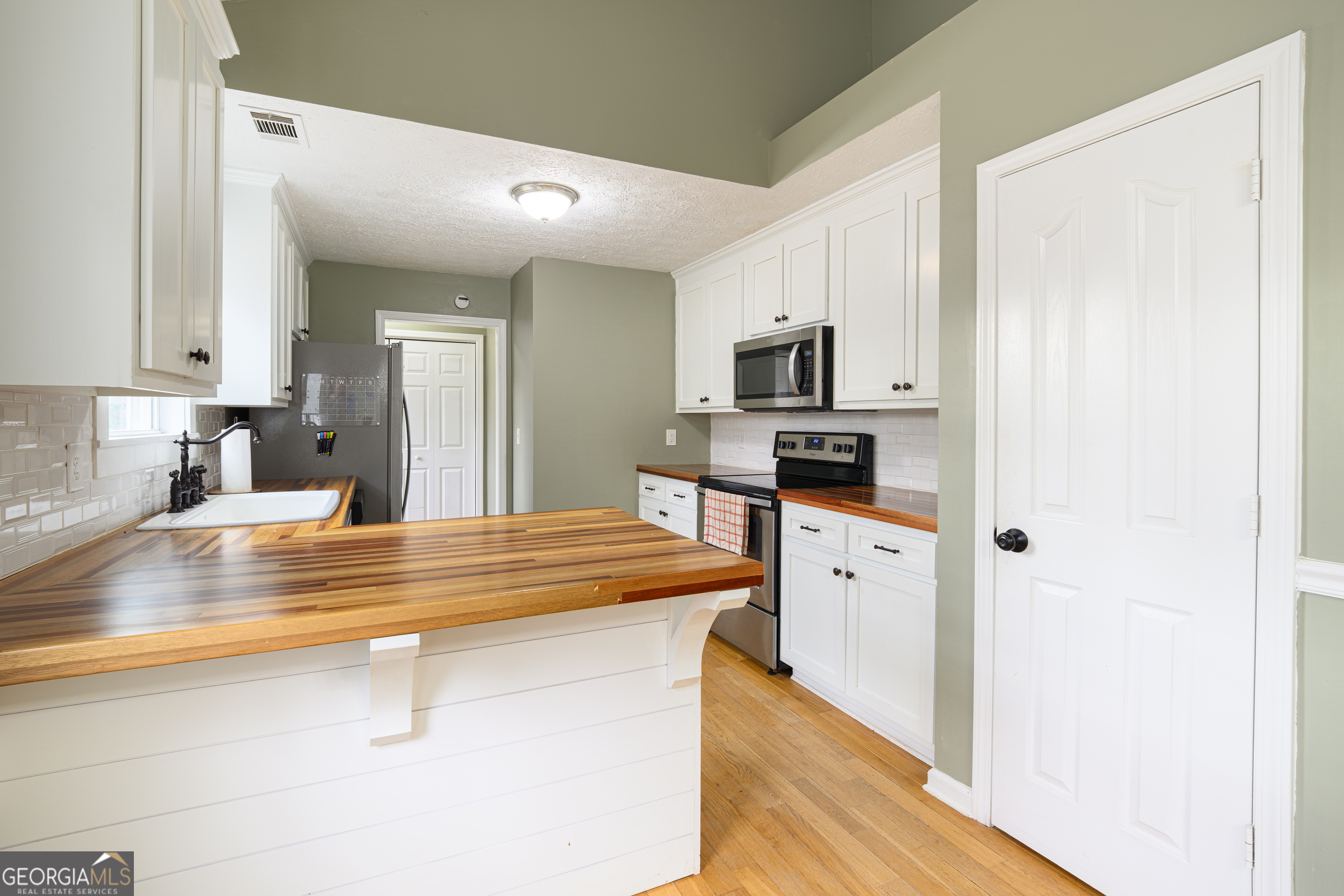 171 Hunter Road Griffin, GA 30224 - Photo 19 of 31 a kitchen with stainless steel appliances granite countertop a sink and a stove