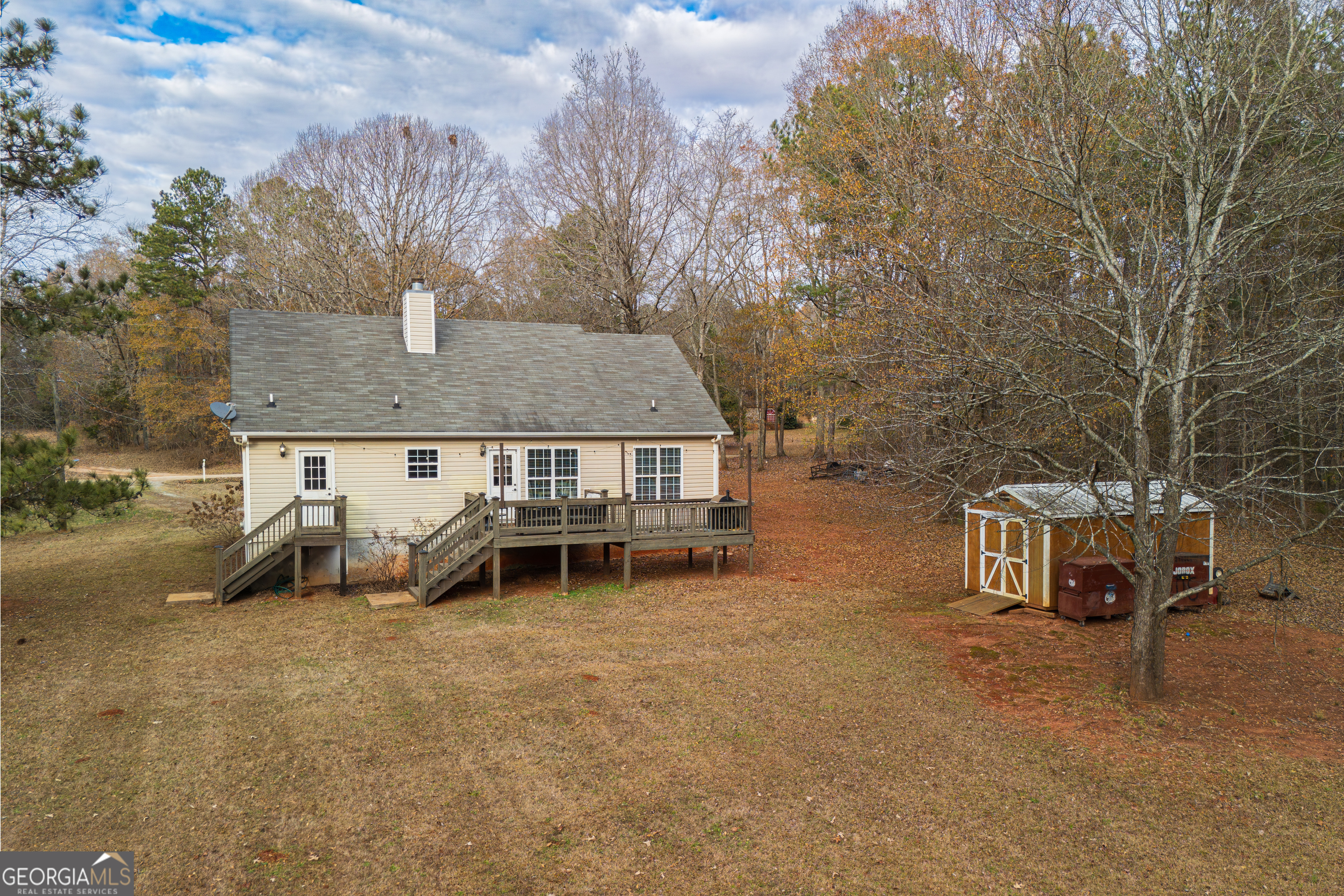 171 Hunter Road Griffin, GA 30224 - Photo 9 of 31 a backyard of a house with table and chairs