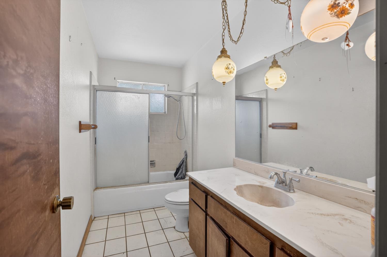8465 Dillard Road Wilton, CA 95693 - Photo 25 of 49 Hall bath
